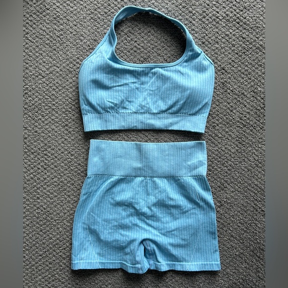 LIKE NEW Workout Set - Picture 1 of 10